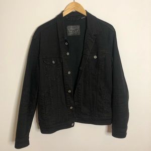 Black Levi’s trucker jacket Size M